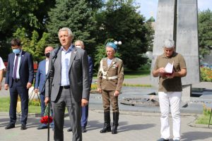 Астраханские патриоты приняли участие в мероприятии, посвящённом 91 годовщине со дня образования Воздушно-десантных войск, под девизом «Никто кроме нас», проводимом в Братском саду г. Астрахани